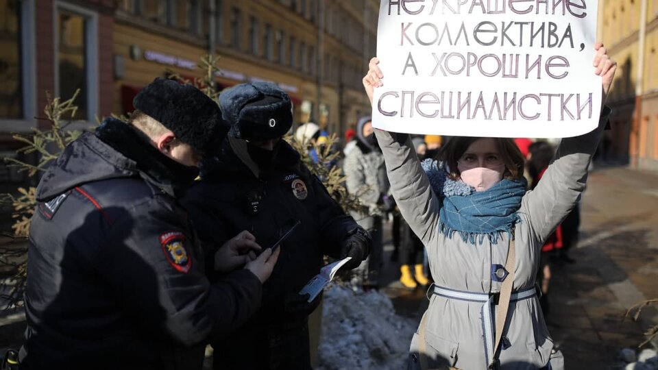 Российские феминистки требуют мобилизации женщин наравне с мужчинами